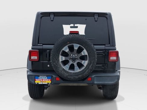 Used 2018 Jeep Wrangler Unlimited Sahara image 6