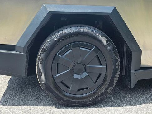 Used 2024 Tesla Cybertruck AWD Crew Cab image 16