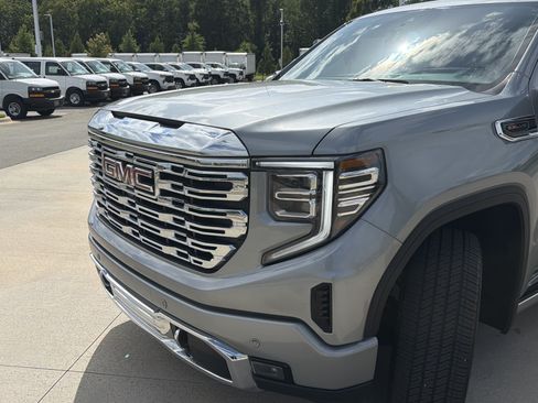 Used 2025 GMC Sierra 1500 Denali AWD/4WD image 6