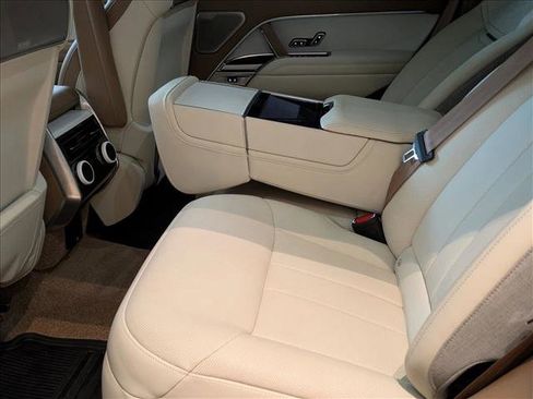 Used 2025 Land Rover Range Rover SV image 20