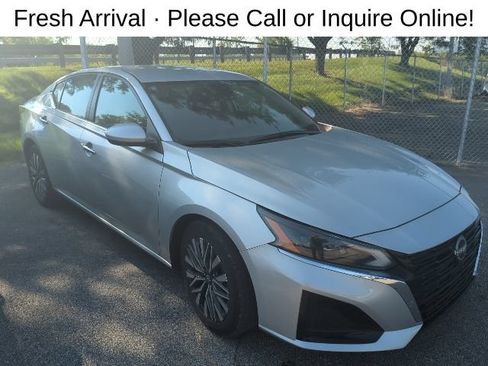 Used 2023 Nissan Altima 2.5 SV FWD image 1