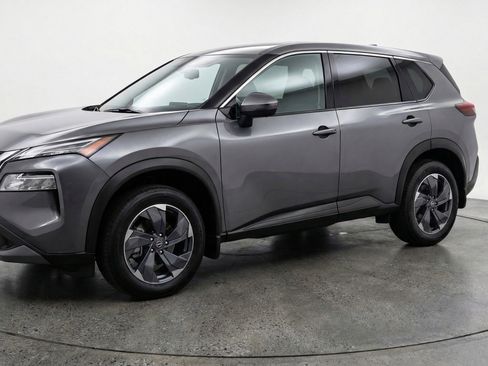 Used 2025 Nissan Rogue SV FWD image 3