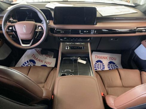 Certified 2025 Lincoln Aviator Reserve w/ Equipment Group 201A image 17