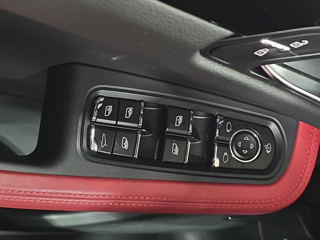 Certified 2026 Porsche Macan S AWD/4WD image 21