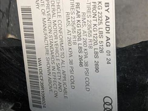 Used 2024 Audi Q3 2.0T Premium image 3