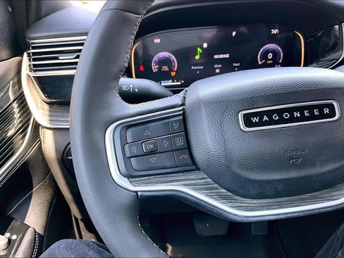 Used 2022 Jeep Wagoneer Series III AWD/4WD image 10