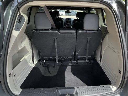 Used 2019 Dodge Grand Caravan SXT FWD image 11