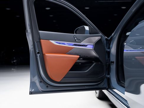 Used 2023 BMW i7 xDrive60 image 52