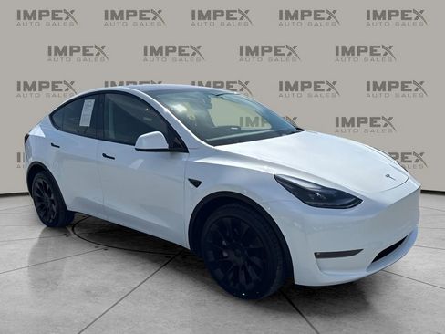 Used 2023 Tesla Model Y Long Range image 7
