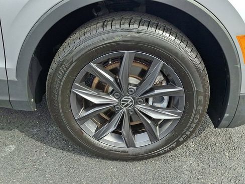 Certified 2022 Volkswagen Tiguan SE w/ Panoramic Sunroof Package image 9