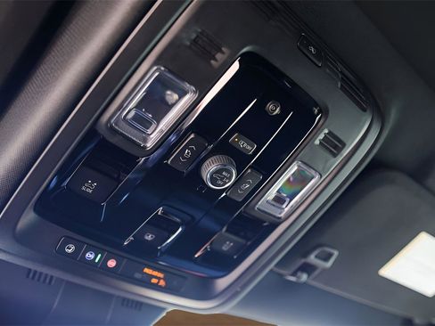 Used 2025 Cadillac Escalade ESV Premium Luxury image 20