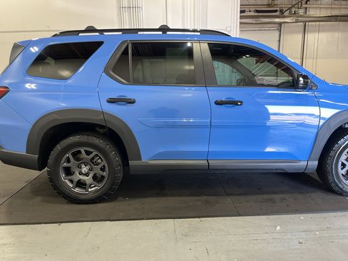 Used 2024 Honda Pilot TrailSport image 9