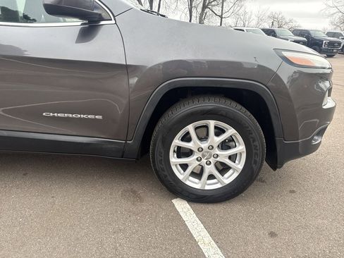 Used 2016 Jeep Cherokee Latitude w/ Cold Weather Group image 29