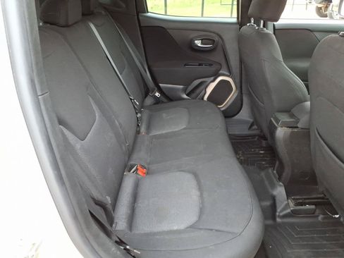 Used 2015 Jeep Renegade Latitude FWD image 13