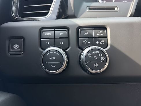 Used 2024 GMC Sierra 1500 AT4 w/ AT4 Premium Package image 26