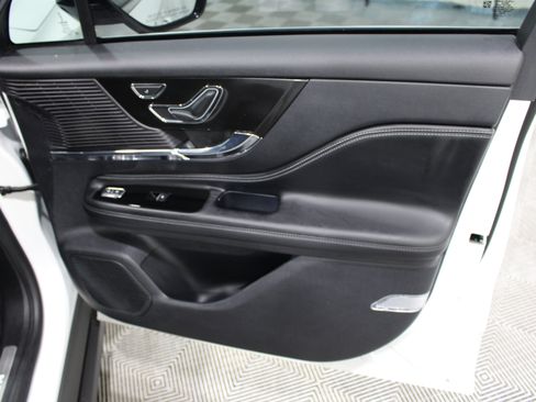 Used 2022 Lincoln Corsair AWD w/ Premium Package image 27