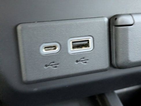 Used 2021 GMC Sierra 2500 AT4 w/ AT4 Preferred Package image 18