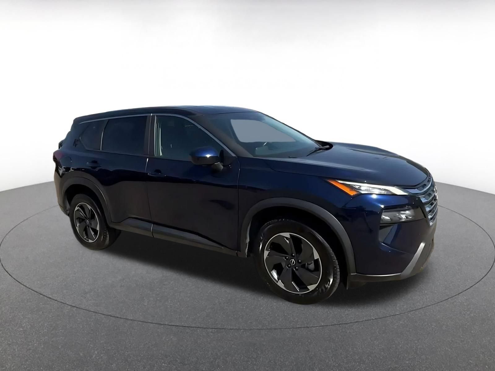 Used 2025 Nissan Rogue SV AWD/4WD image 2