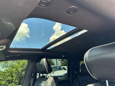 Used 2019 RAM 1500 Laramie AWD/4WD image 8