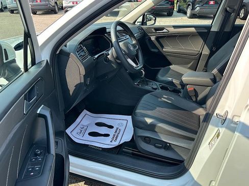Used 2024 Volkswagen Tiguan SE AWD/4WD image 11