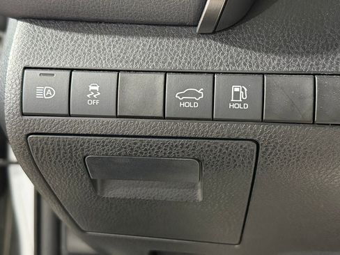 Used 2020 Toyota Camry SE image 15