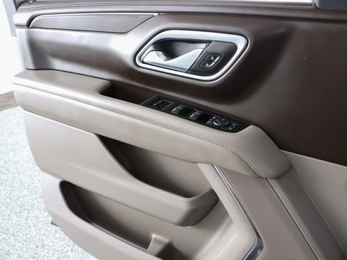 Used 2023 Chevrolet Suburban Z71 w/ Luxury Package image 25