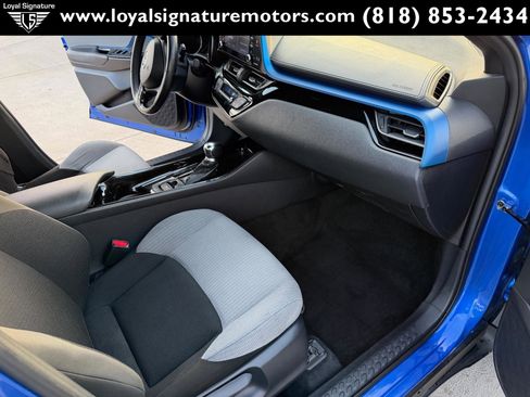 Used 2019 Toyota C-HR XLE image 32