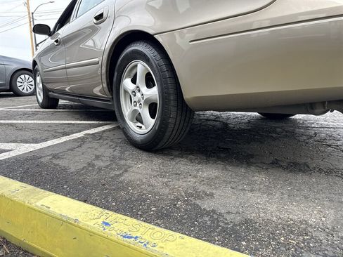 Used 2003 Ford Taurus SE image 6