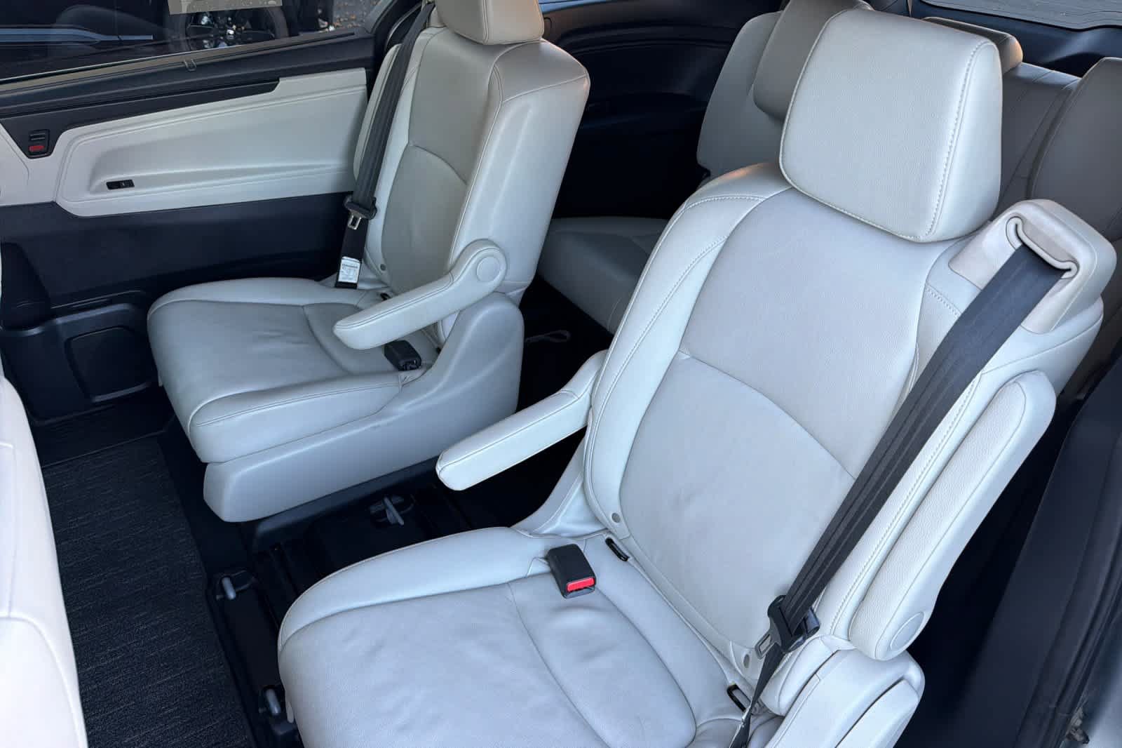 Used 2025 Honda Odyssey EX-L image 4