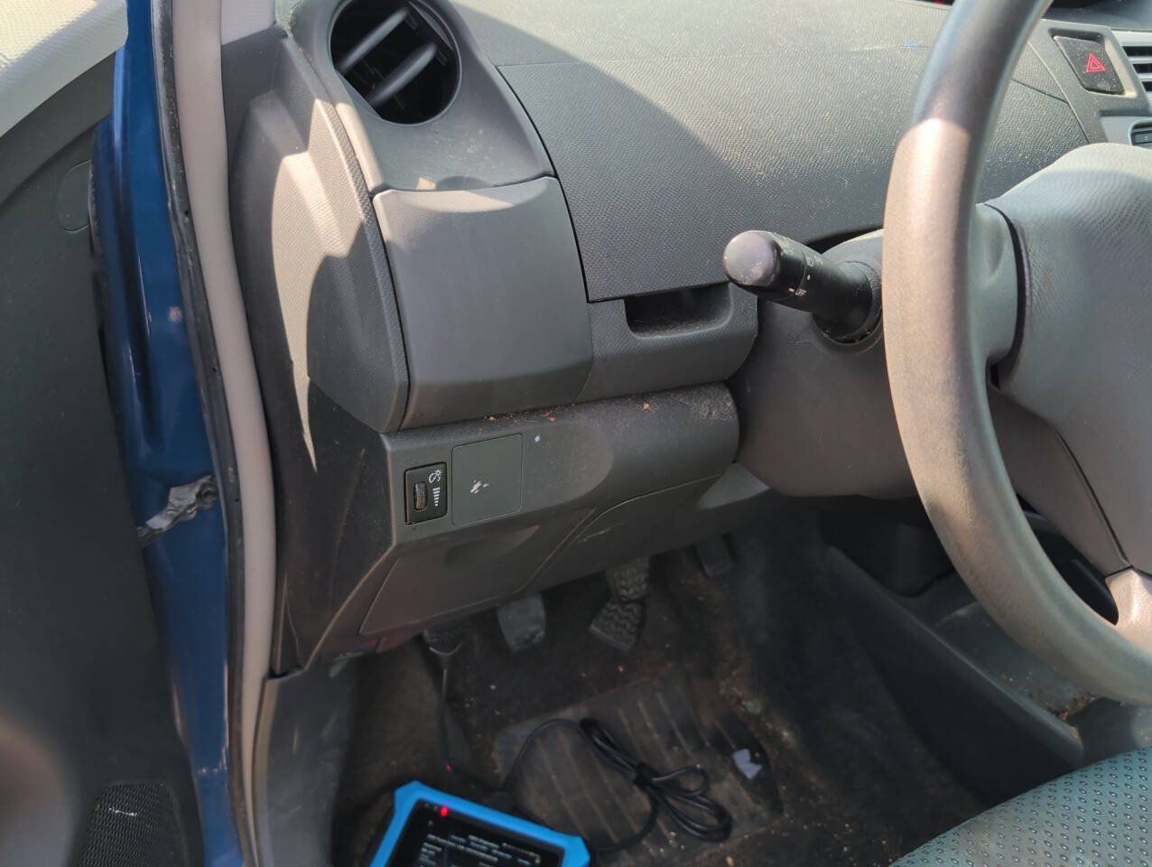Used 2008 Toyota Yaris 2-Door Hatchback FWD image 33