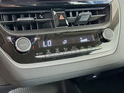 Used 2025 Toyota Corolla LE image 23