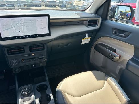 Used 2025 Ford Maverick Lariat AWD/4WD image 14