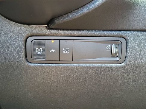 Used 2026 Chevrolet Equinox EV LT FWD image 13