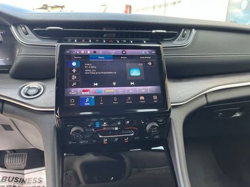 Used 2023 Jeep Grand Cherokee L Limited w/ Luxury Tech Group II AWD/4WD image 15