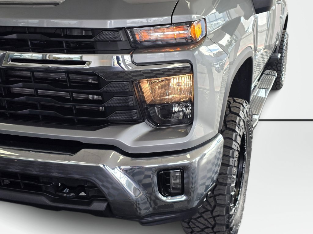Used 2025 Chevrolet Silverado 2500 LT w/ Convenience Package AWD/4WD image 10