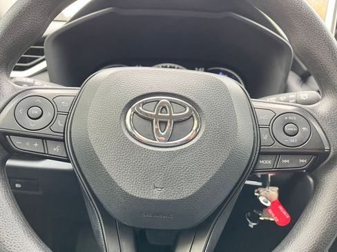 Used 2025 Toyota RAV4 LE image 27