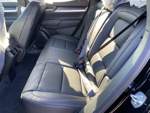 New 2026 GMC Terrain Elevation w/ Elevation Premium Package AWD/4WD image 7