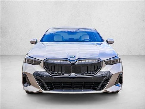 Used 2026 BMW 550e xDrive w/ Executive Package AWD/4WD image 2