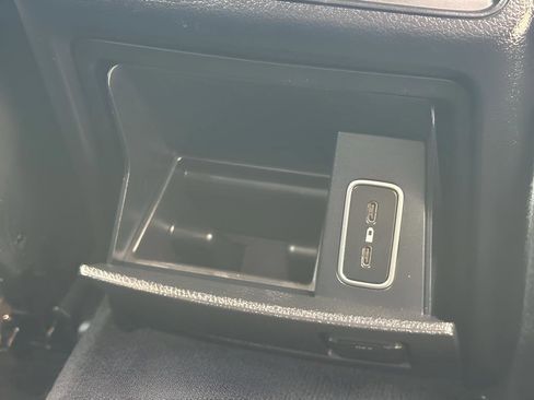 Used 2020 Mercedes-Benz GLE 450 4MATIC w/ Premium Package image 30