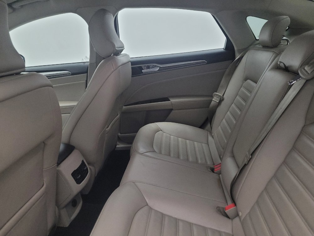 Used 2017 Ford Fusion SE w/ Fusion SE Technology Package FWD image 18
