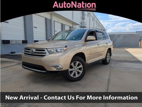Used 2013 Toyota Highlander SE image 1
