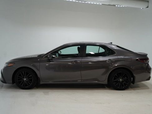 Used 2023 Toyota Camry SE image 4