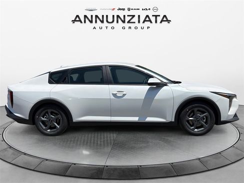 New 2025 Kia K4 LXS image 6