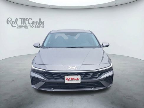 New 2025 Hyundai Elantra Limited FWD image 8