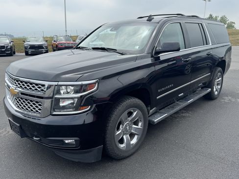 Used 2019 Chevrolet Suburban LT w/ LT Signature Package AWD/4WD image 3