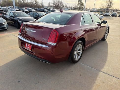 Used 2023 Chrysler 300 Touring RWD image 5