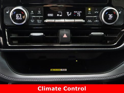 Certified 2023 Toyota Highlander XSE image 20