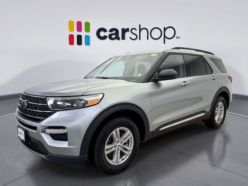 Used 2024 Ford Explorer XLT w/ Equipment Group 202A AWD/4WD image 1