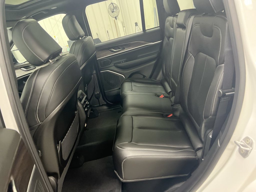 New 2026 Jeep Grand Cherokee Limited w/ Limited Altitude Package AWD/4WD image 24