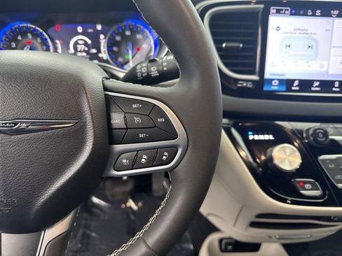 Used 2024 Chrysler Pacifica Touring-L image 30